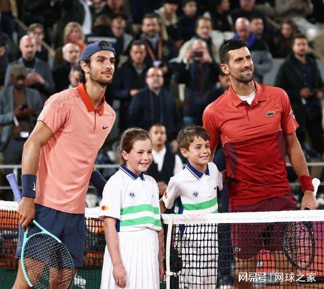 关于意大利网球队鏖战法国网球队,费德勒送出助攻的信息 关于意大利网球队鏖战法国网球队,费德勒送出助攻的信息