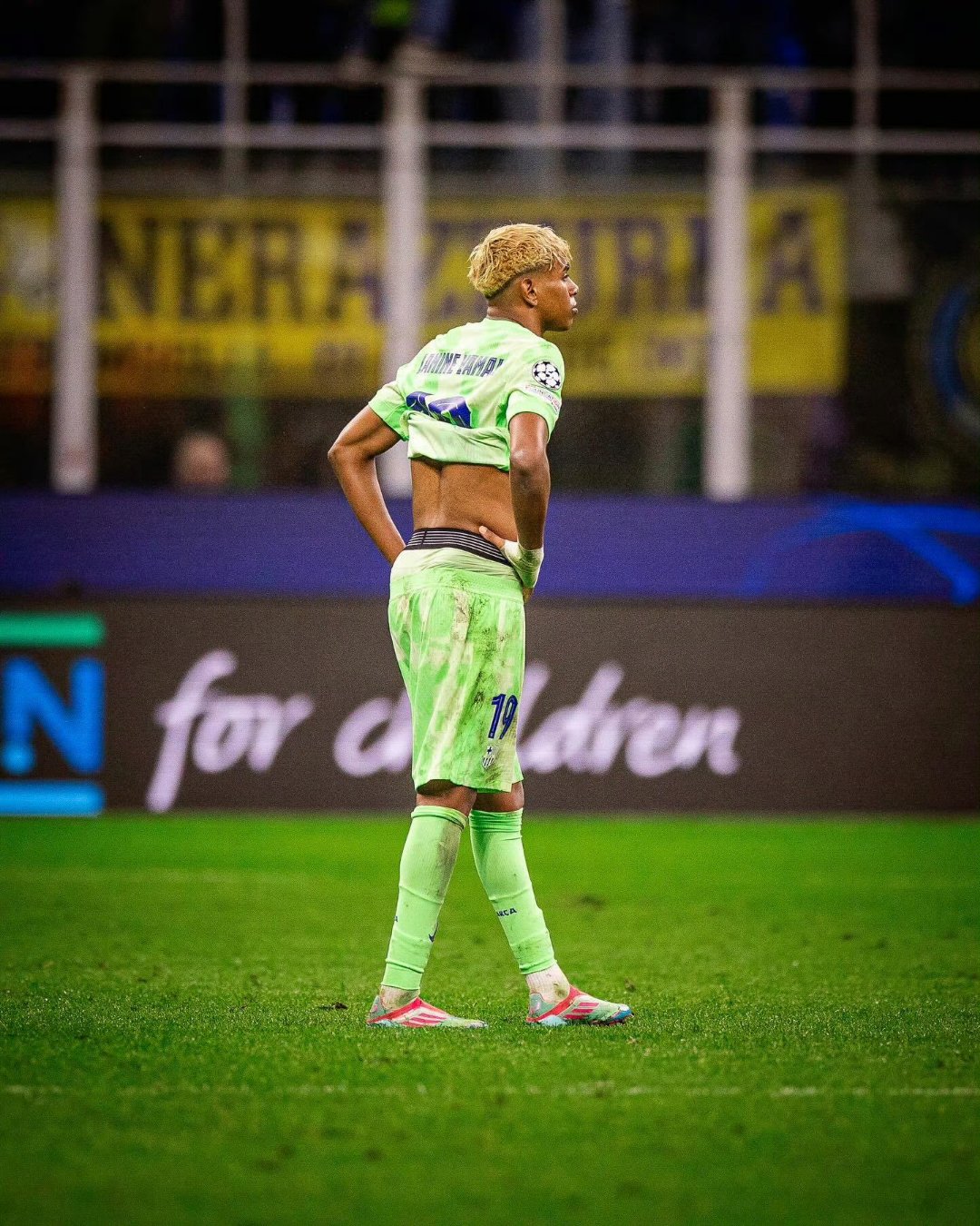 开云下载-巴萨连续胜利，逐渐走出低谷