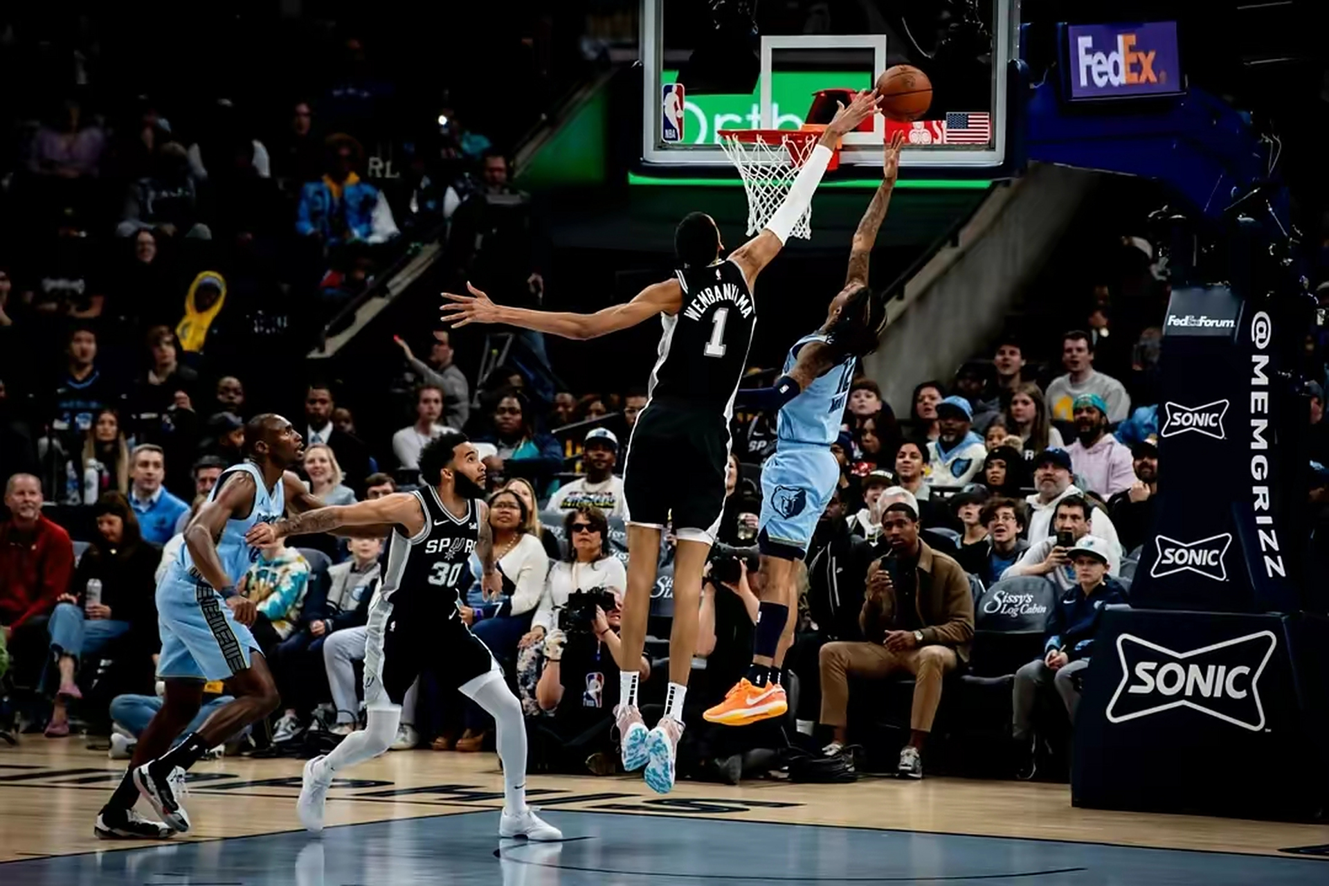 开云体育直播-灰熊击败马刺，莫兰特练级成功