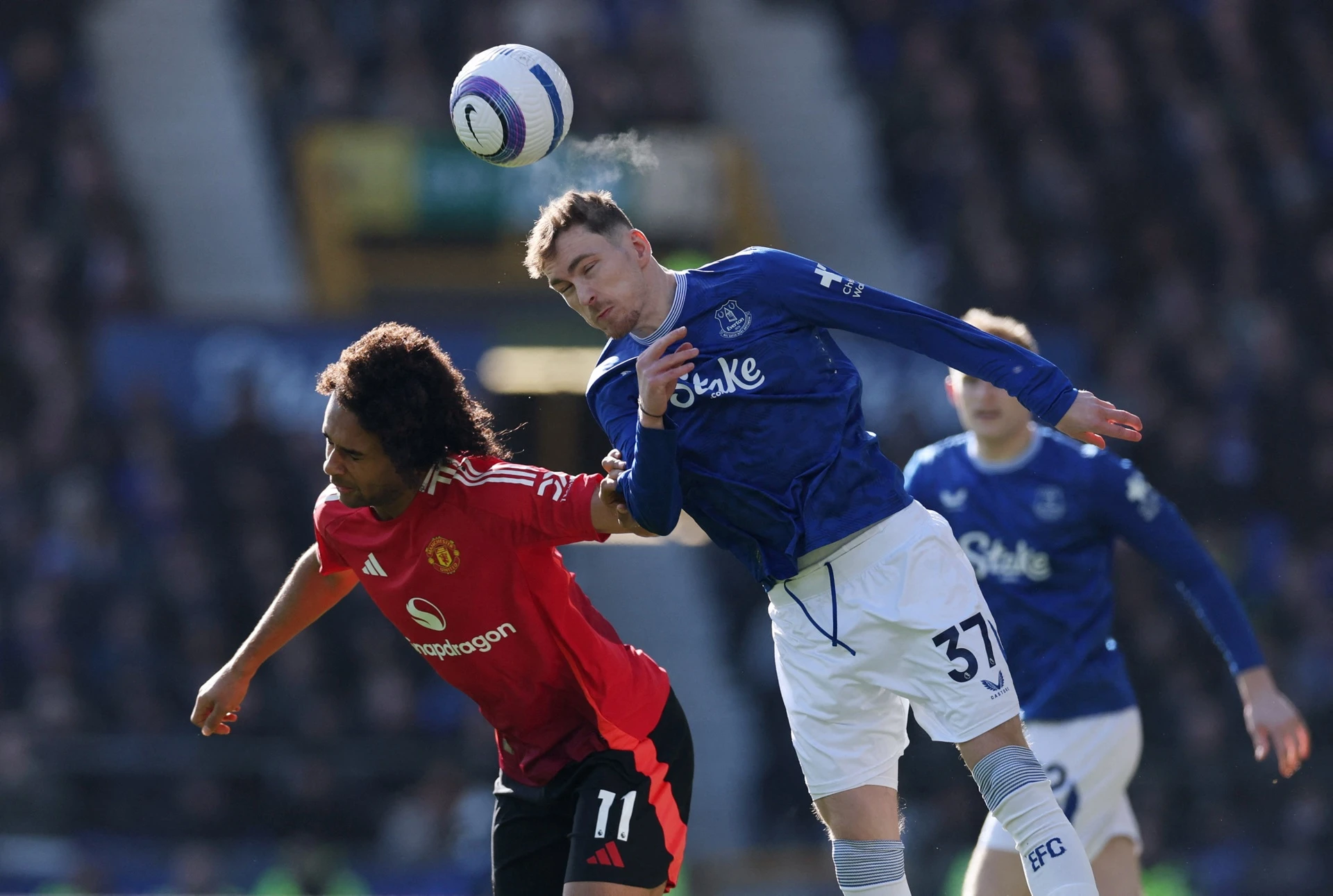 开云体育下载-曼联丢点惨败，巴黎前锋狂揽三球