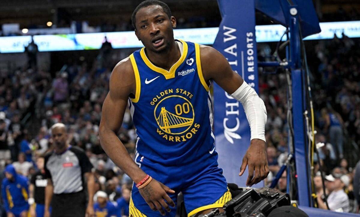 开云体育中国-关于勇士客场力克黄蜂，全队士气高昂迎来连胜的信息