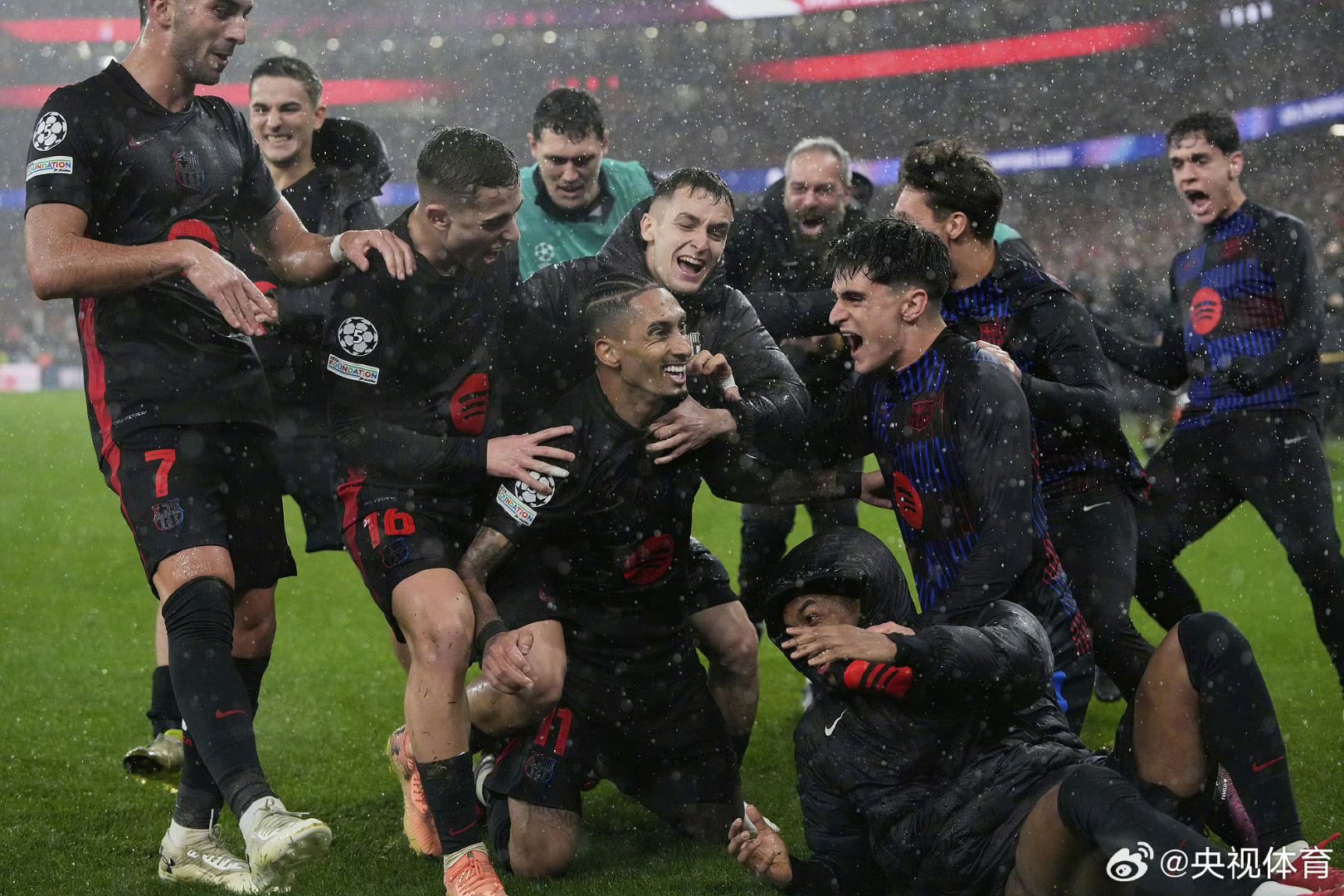 开云官网-瓦伦西亚连续争抢成功巴黎门将连续扑点