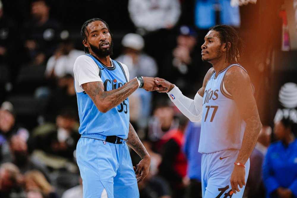 米切尔准绝杀,爵士击败火箭迎新赛季首胜 米切尔准绝杀,爵士击败火箭迎新赛季首胜