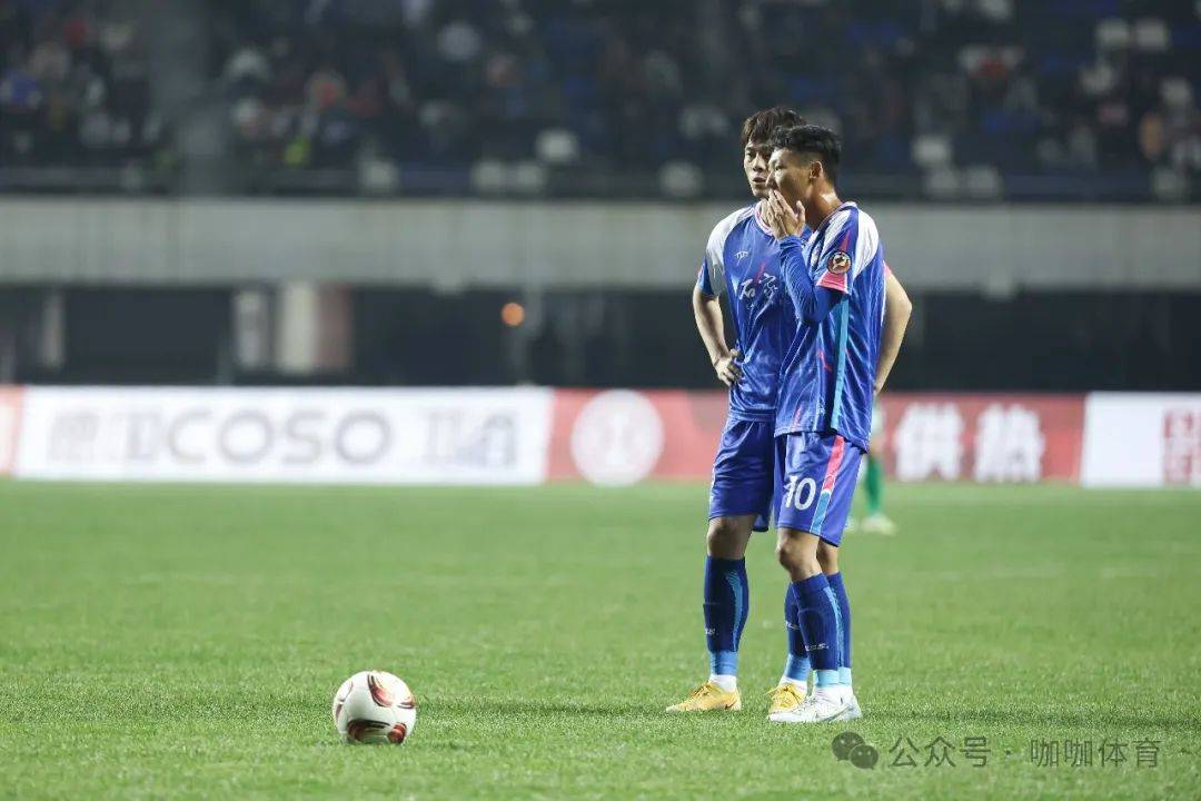 包含谢联客场惊险击败对手，全队士气大振的词条