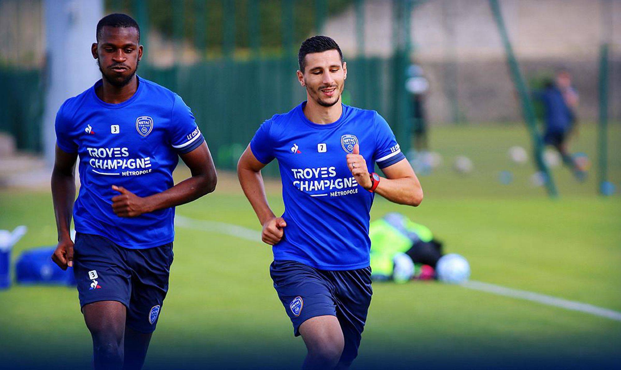 包含圣埃蒂安客场惨败里昂，球队陷入低迷的词条