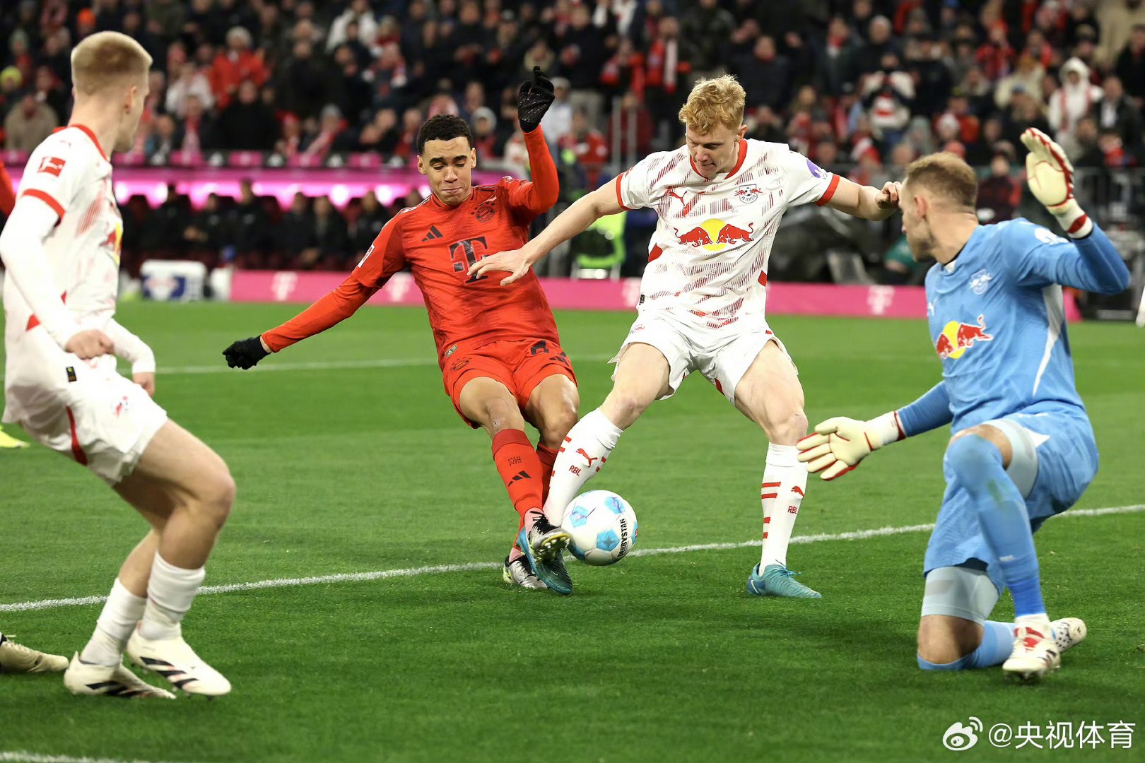 拜仁惨遭失利,惨遭欧冠淘汰 拜仁惨遭失利,惨遭欧冠淘汰