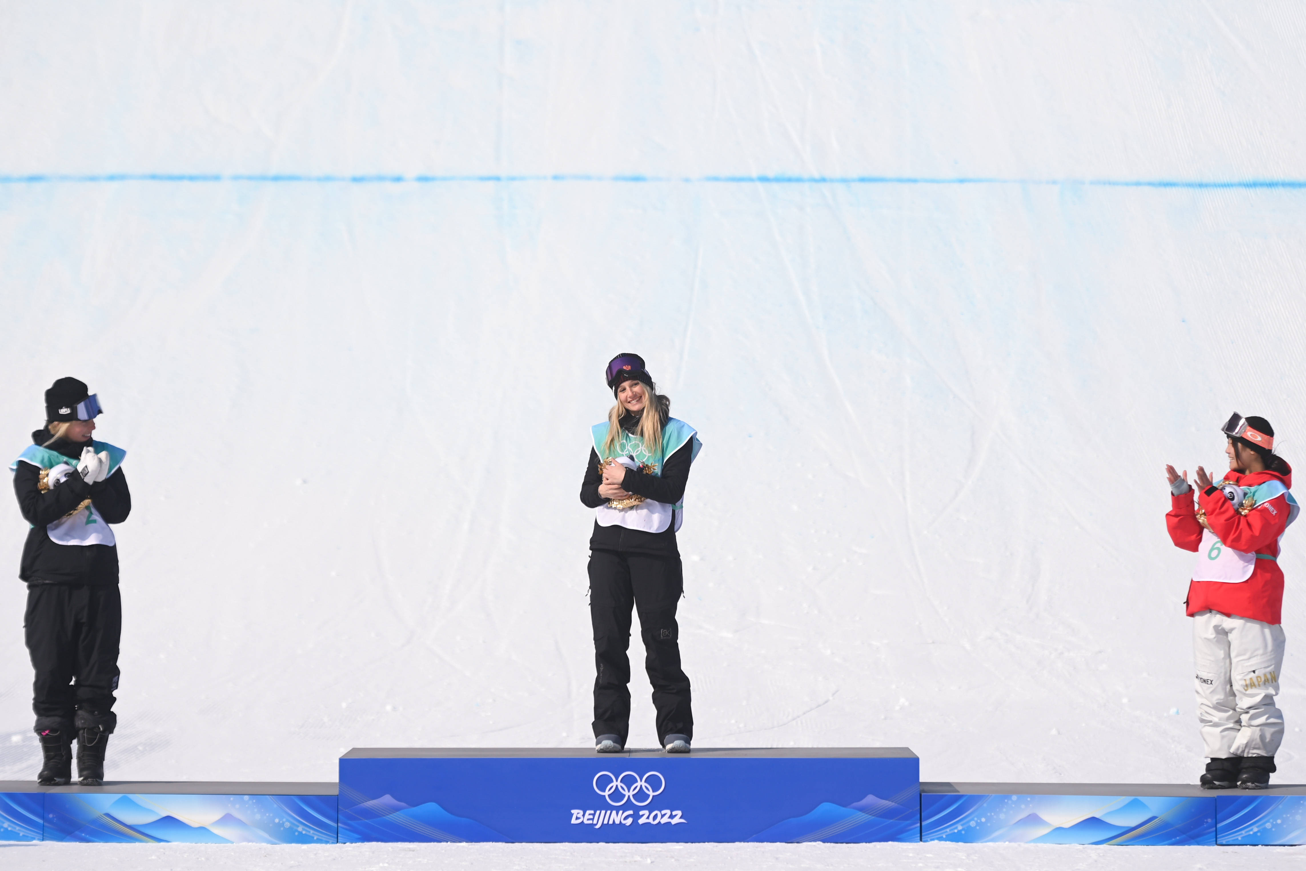 奥地利选手在滑雪比赛中夺冠