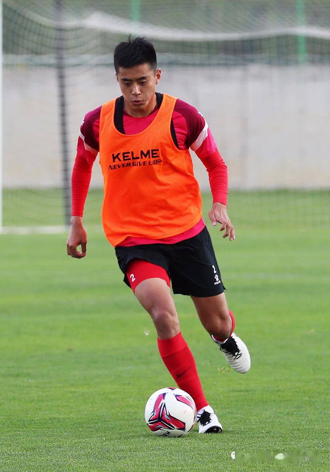 瑟尔塔队完成战术训练备战下一场比赛