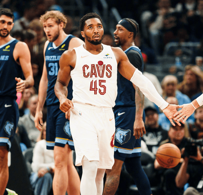 关于灰熊力克深圳队，米切尔扛起全队的信息