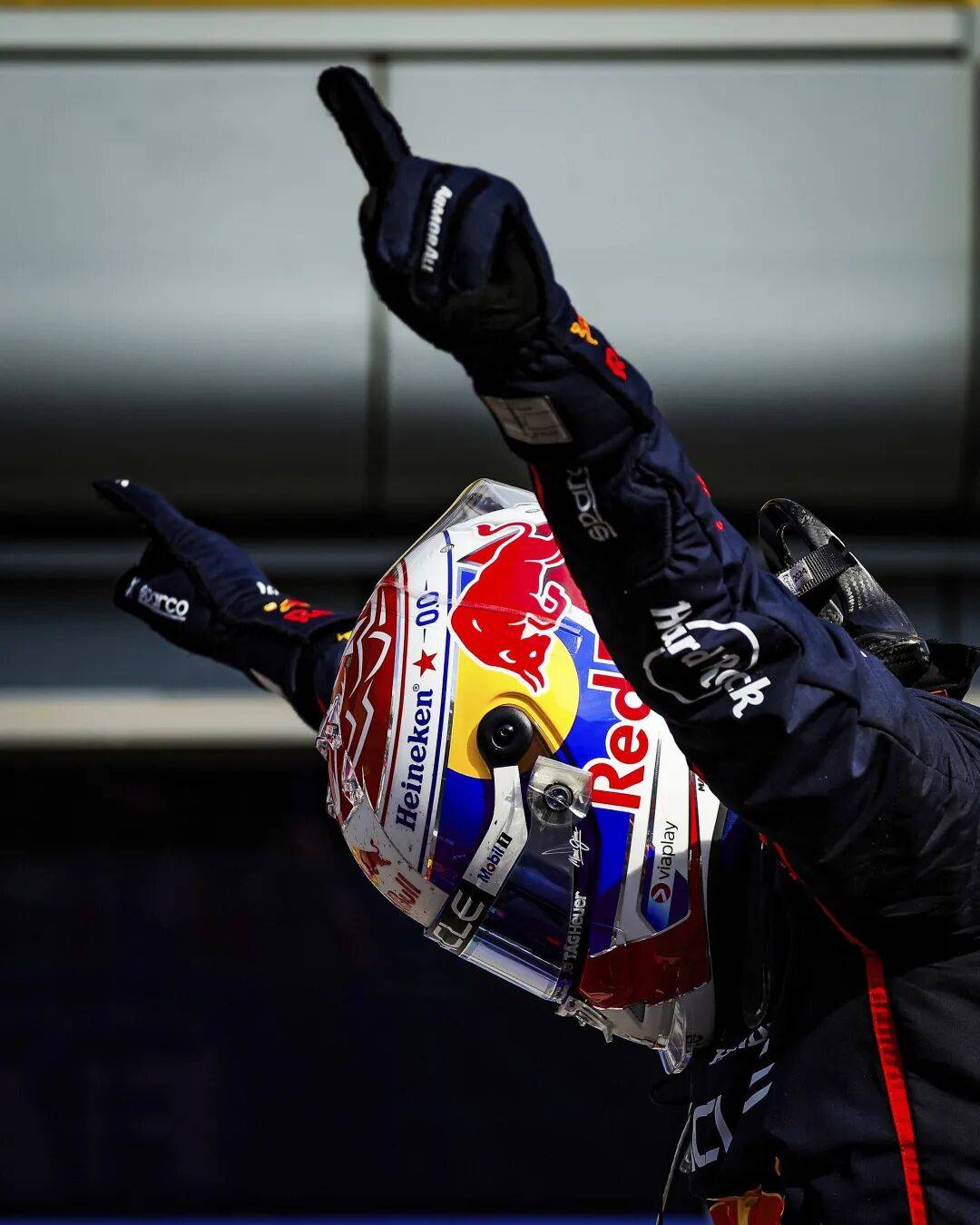 开云体育APP下载-关于红牛车队鏖战索伯车队，汉密尔顿惊艳四座的信息