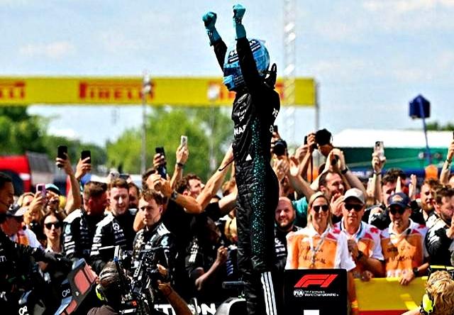 迈凯伦鏖战威廉姆斯，拉塞尔高光表现的简单介绍