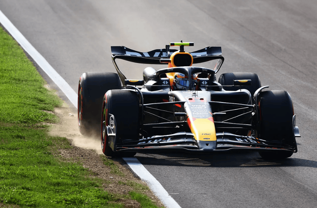 迈凯伦险胜雷诺车队，佩雷兹点燃赛场的简单介绍