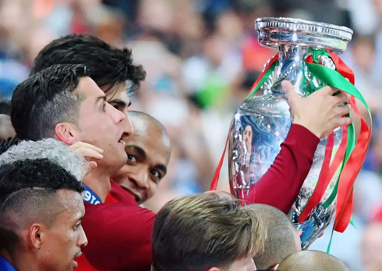 包含葡萄牙队完胜英格兰队，张继科高光表现的词条