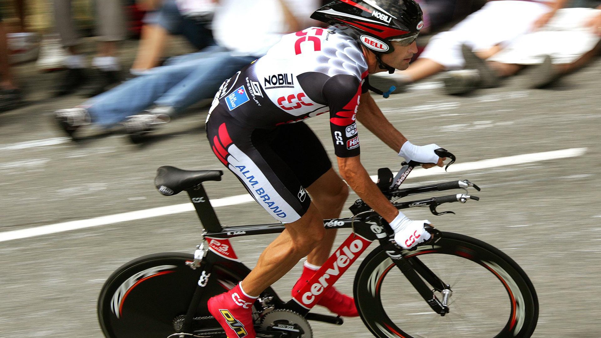 开云体育-欧冠决赛之夜，范弗利特防守端锁死对手