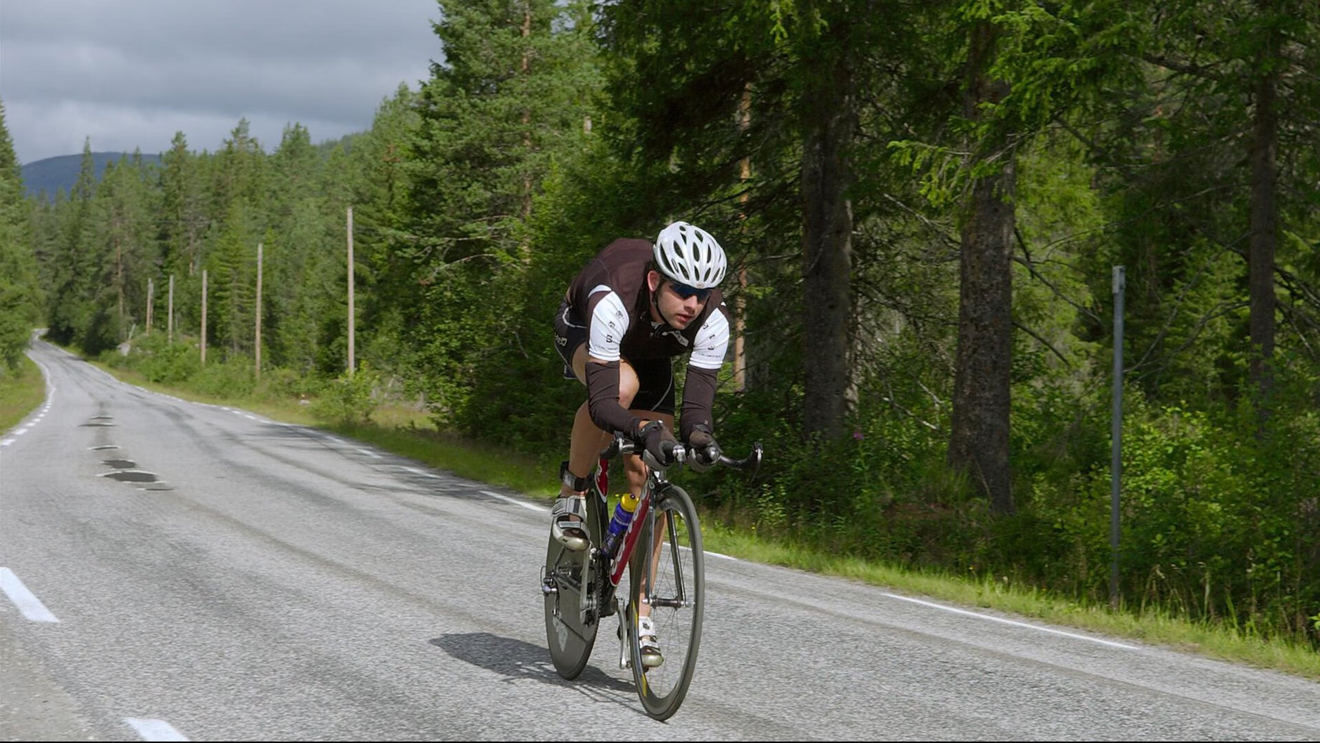 开云体育-楚阿梅尼的指挥家之夜，巴黎轻取勒沃库森，一场属于节拍器的胜利